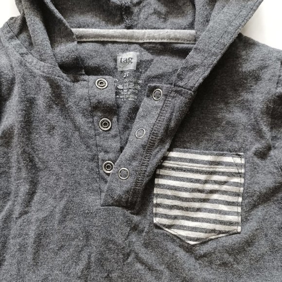 4 for 20$ - 2T Tag gray hoodie sweater size 2T - Picture 2 of 3